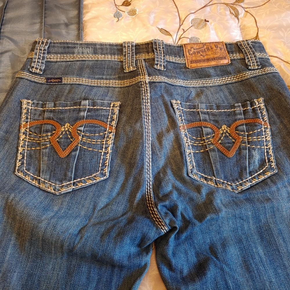 29x36 Cowgirl Up Bootcut Jeans EUC